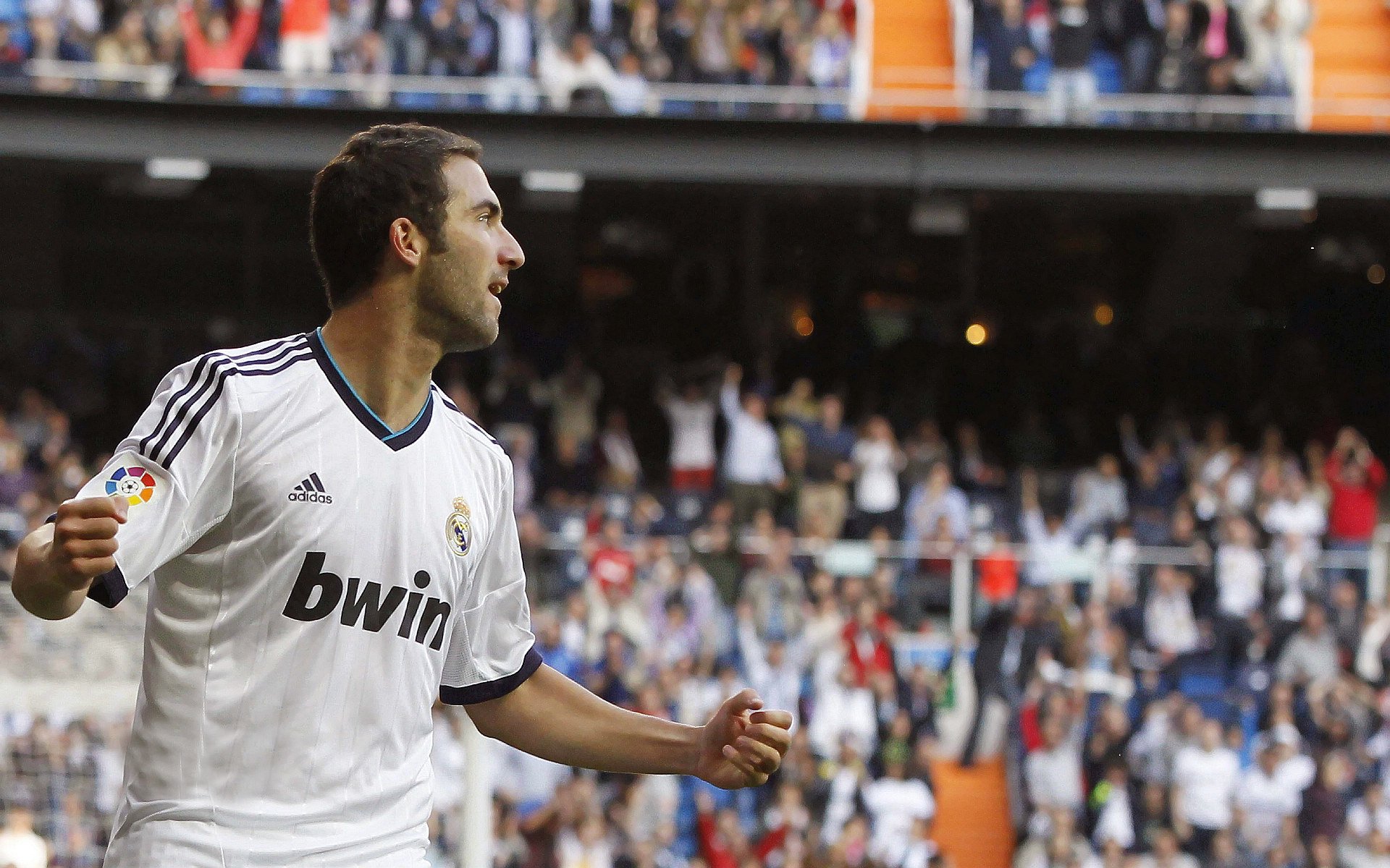 Uzi新星败北表现突出，皇家马德里前途光明！观众掌声雷动